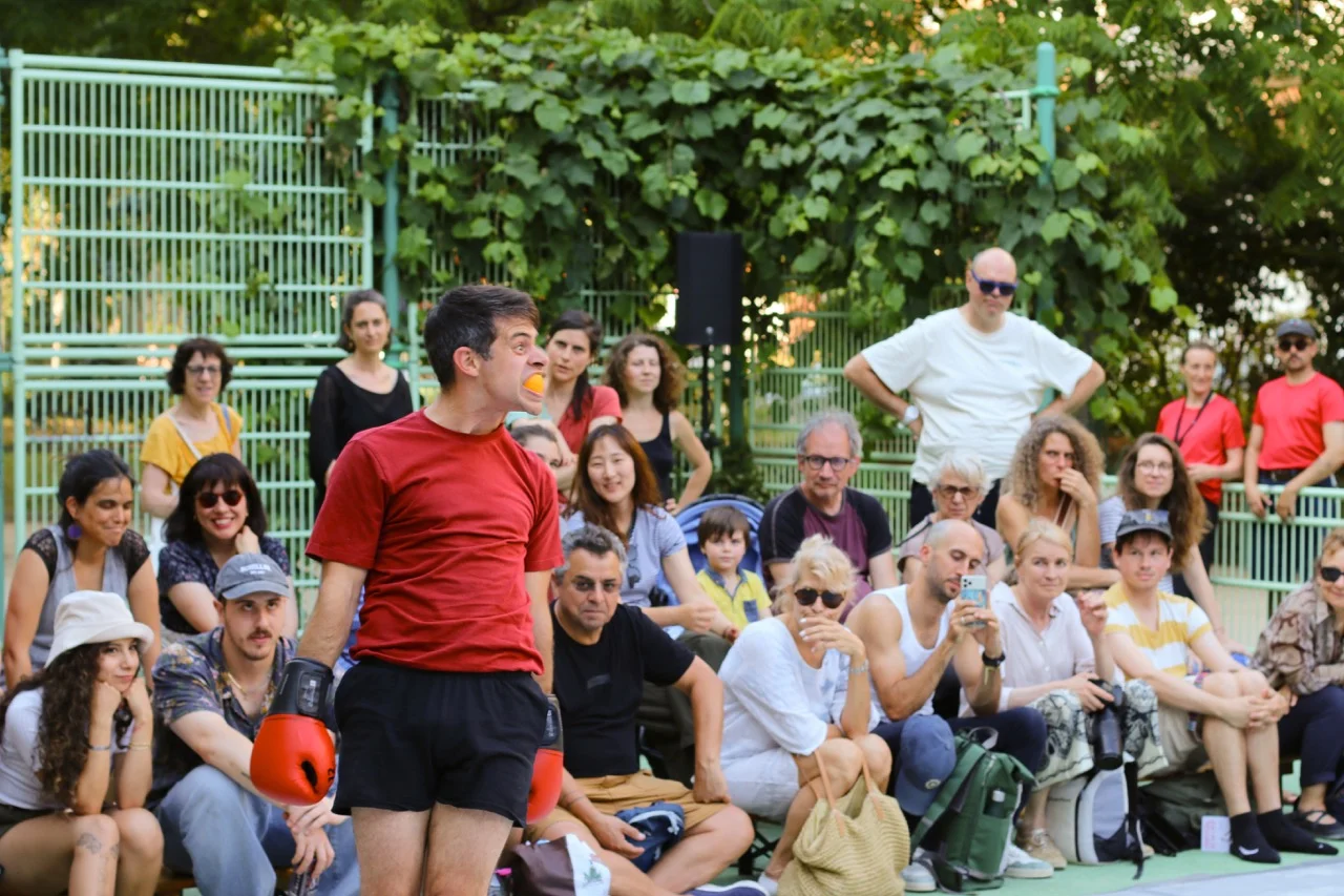 Adrien Taffanel acrobatie boxe - AVANT L&rsquo;ESQUIVE cirque espace non dédié