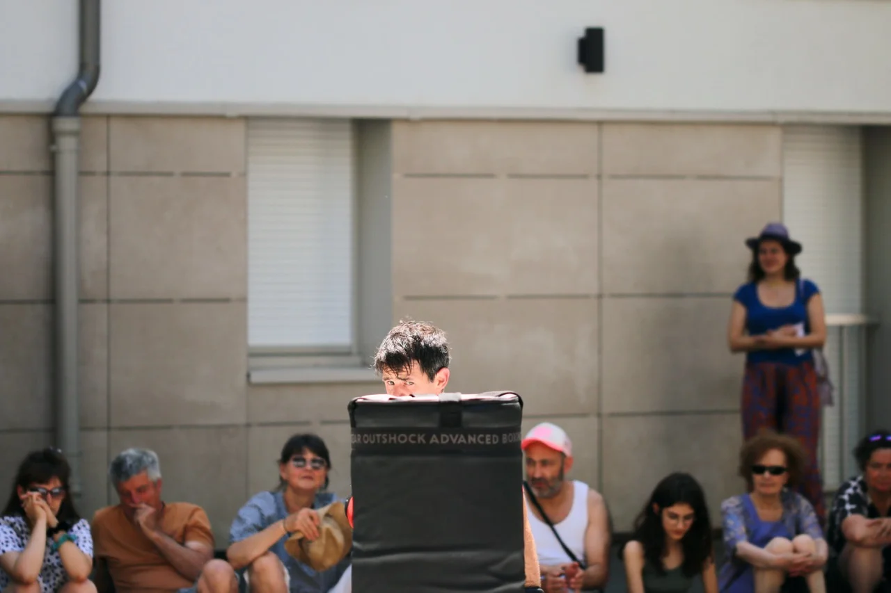 AVANT L&rsquo;ESQUIVE cirque Vannes Bretagne - Adrien Taffanel en équilibre