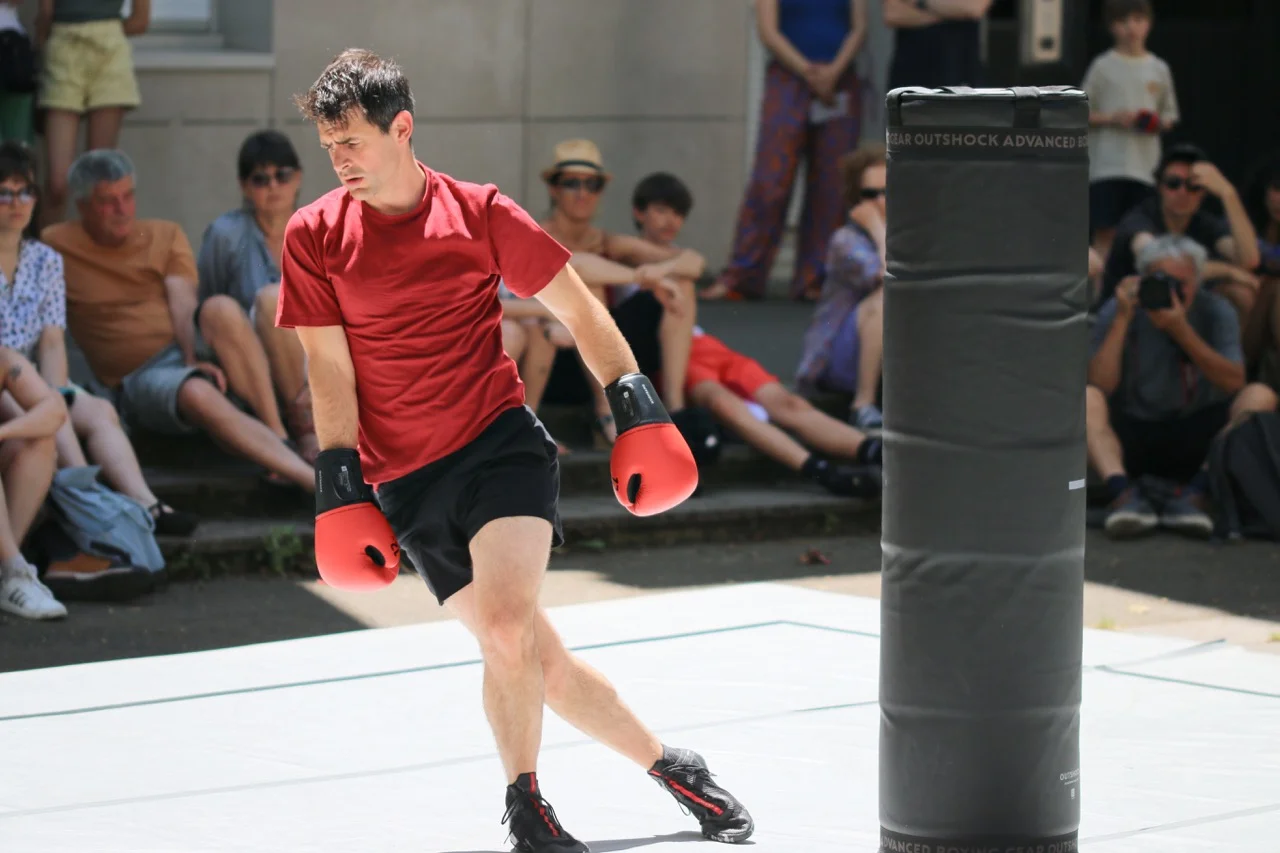 Performance AVANT L&rsquo;ESQUIVE tout public - Cirque contemporain et boxe