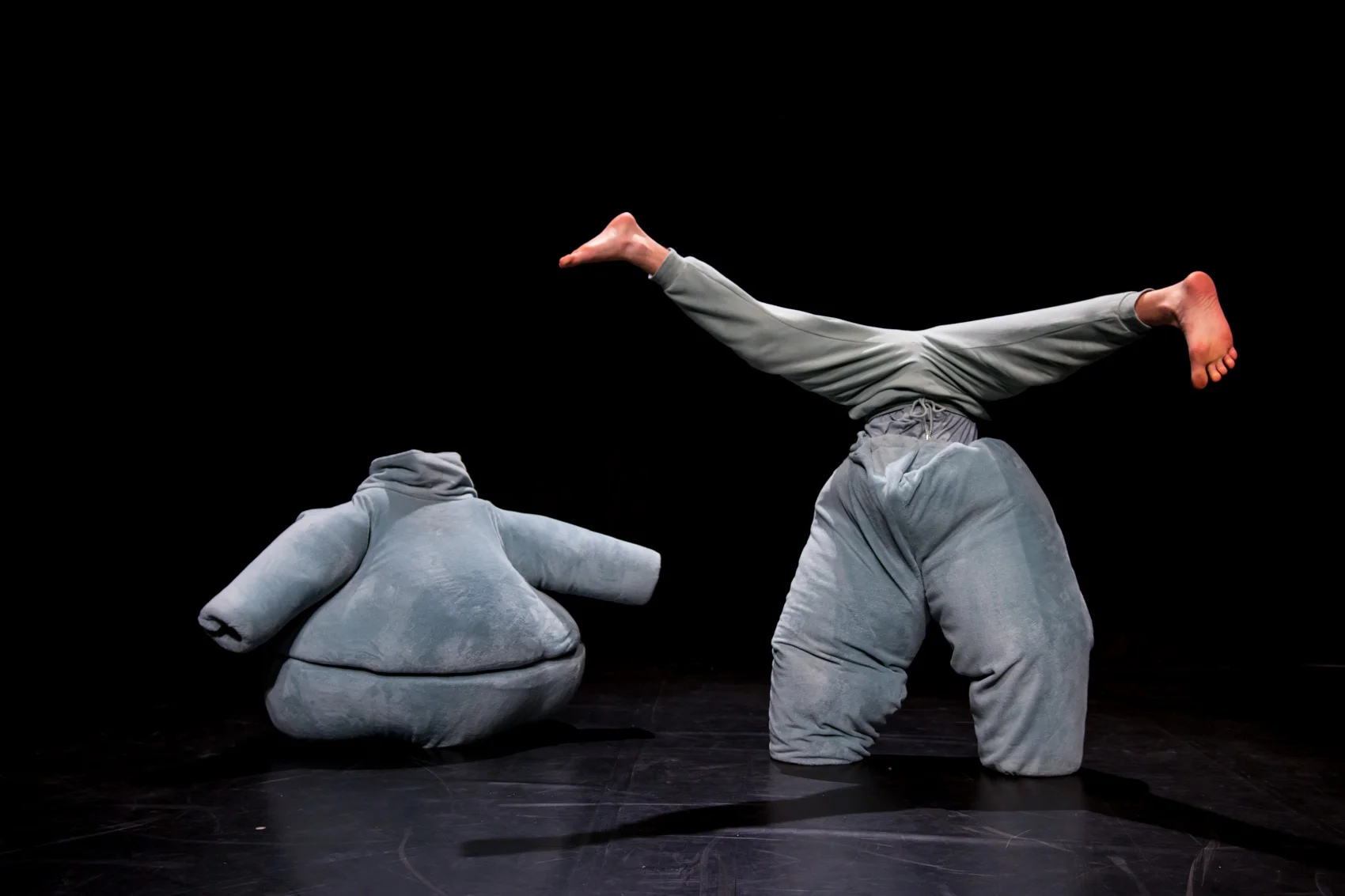 MASCOTTE spectacle 40 minutes - Cirque contemporain costume et acrobatie