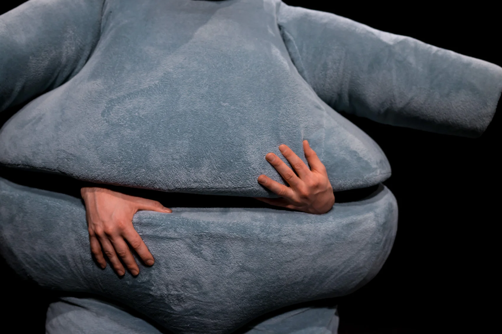 Solo cirque MASCOTTE - Adrien Taffanel spectacle de rue Vannes Morbihan