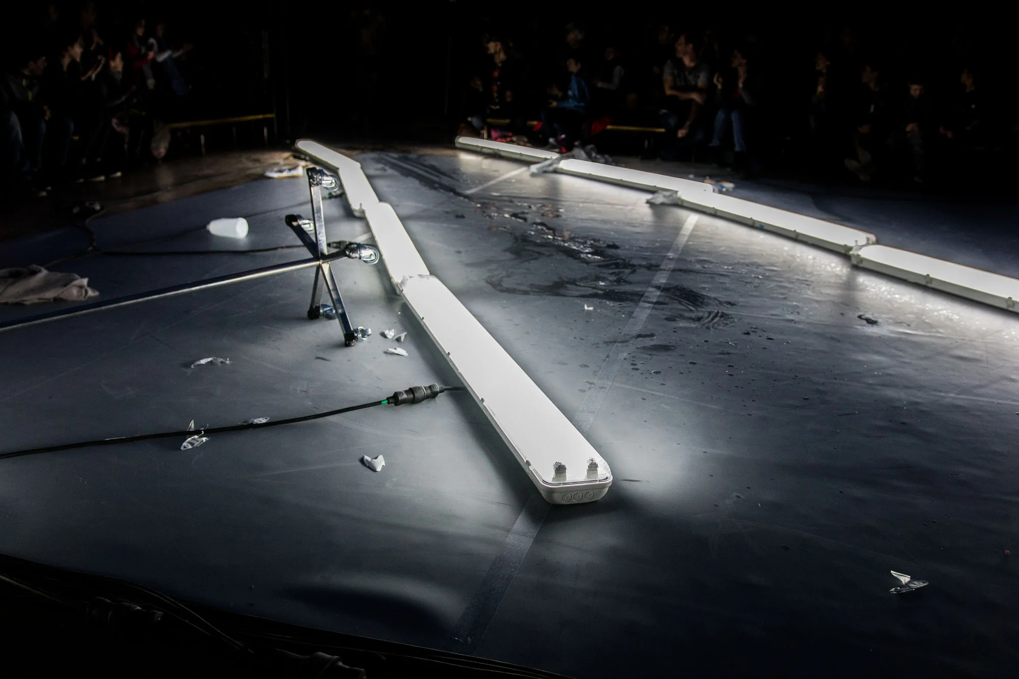 Spectacle PATIENT 40 minutes - Cirque contemporain quadrifrontal extérieur