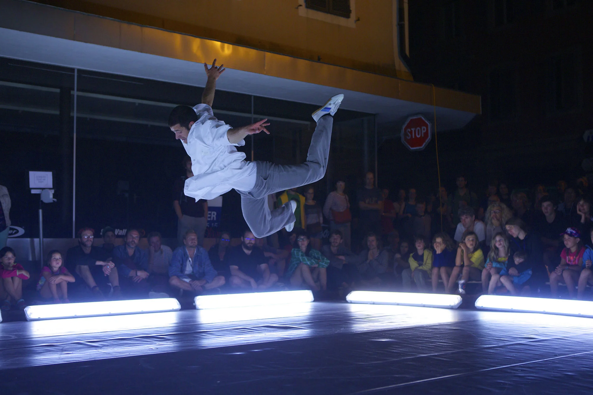 PATIENT cirque Bretagne - Adrien Taffanel solo équilibres sur les mains