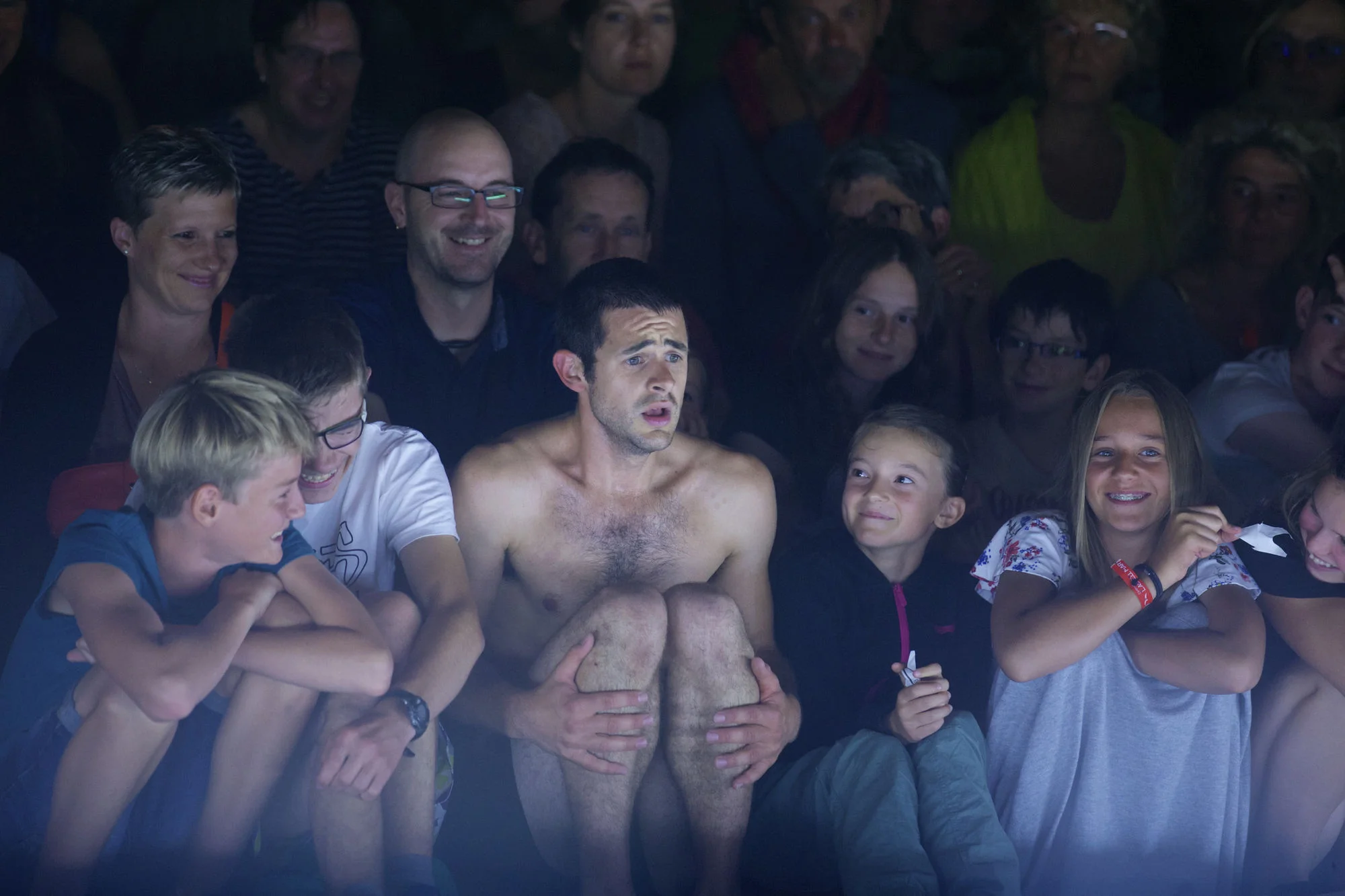 PATIENT espace public Vannes - Solo cirque contemporain Adrien Taffanel